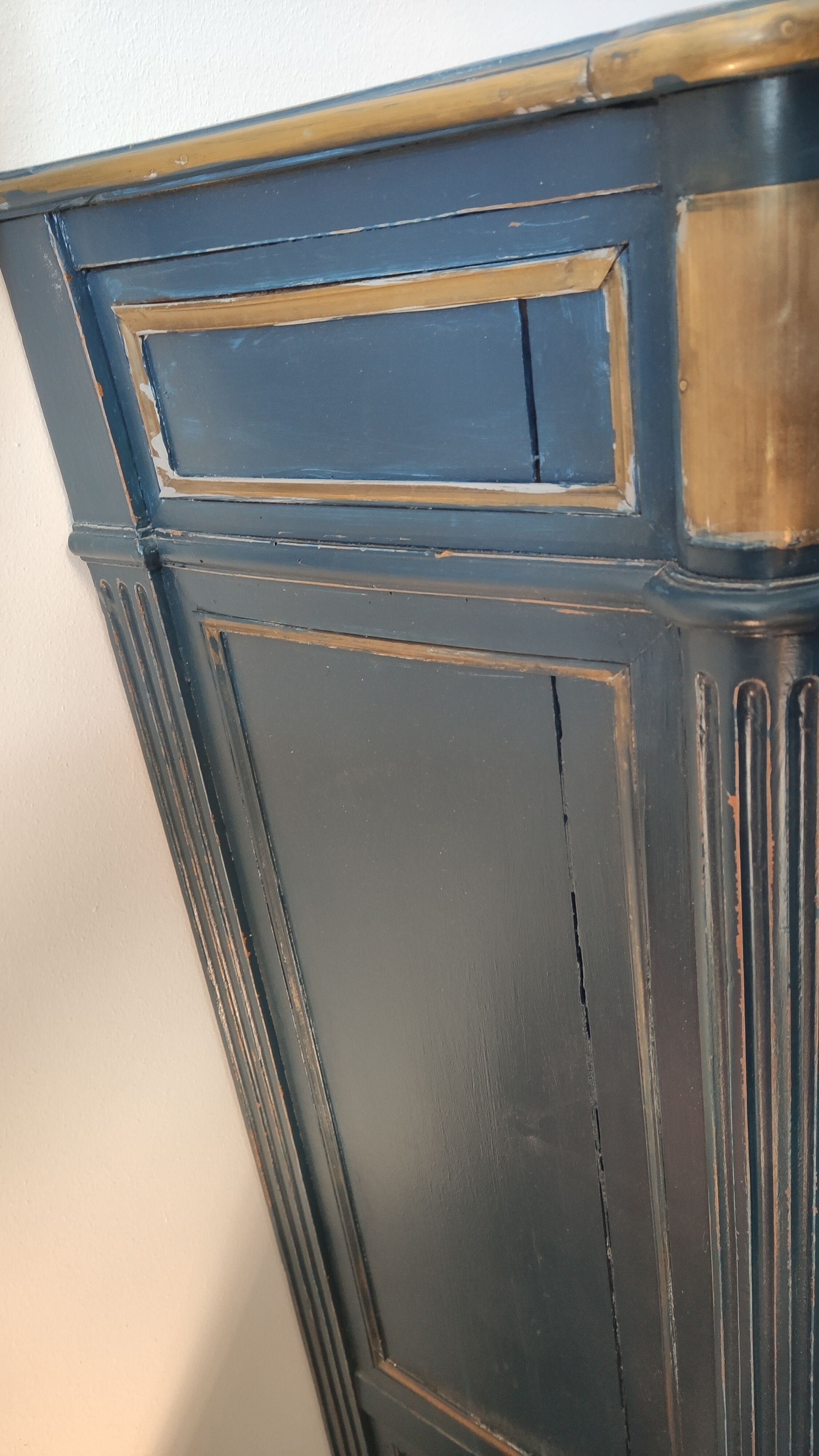 Showcase Louis XVI blue patina