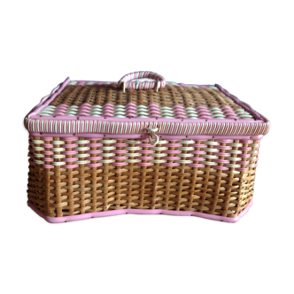 Wicker and scoubidou box