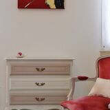 Dresser to the pastel colors and soft