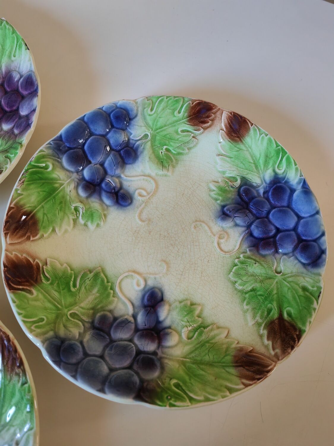 3 plates Sarreguemines in slip