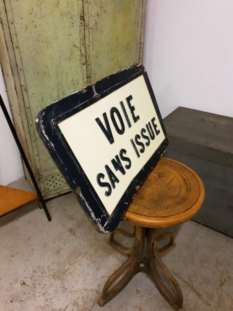 "Way Without Issue" sign