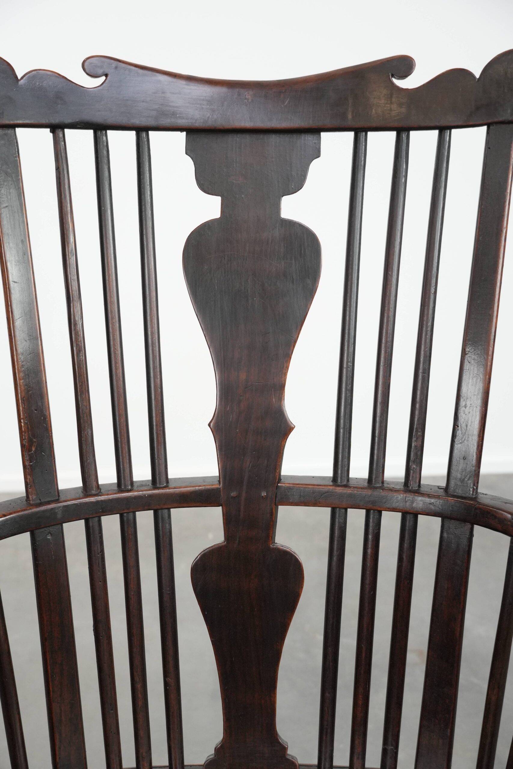 Antique English Windsor chair from the 18th century with spindled backrest