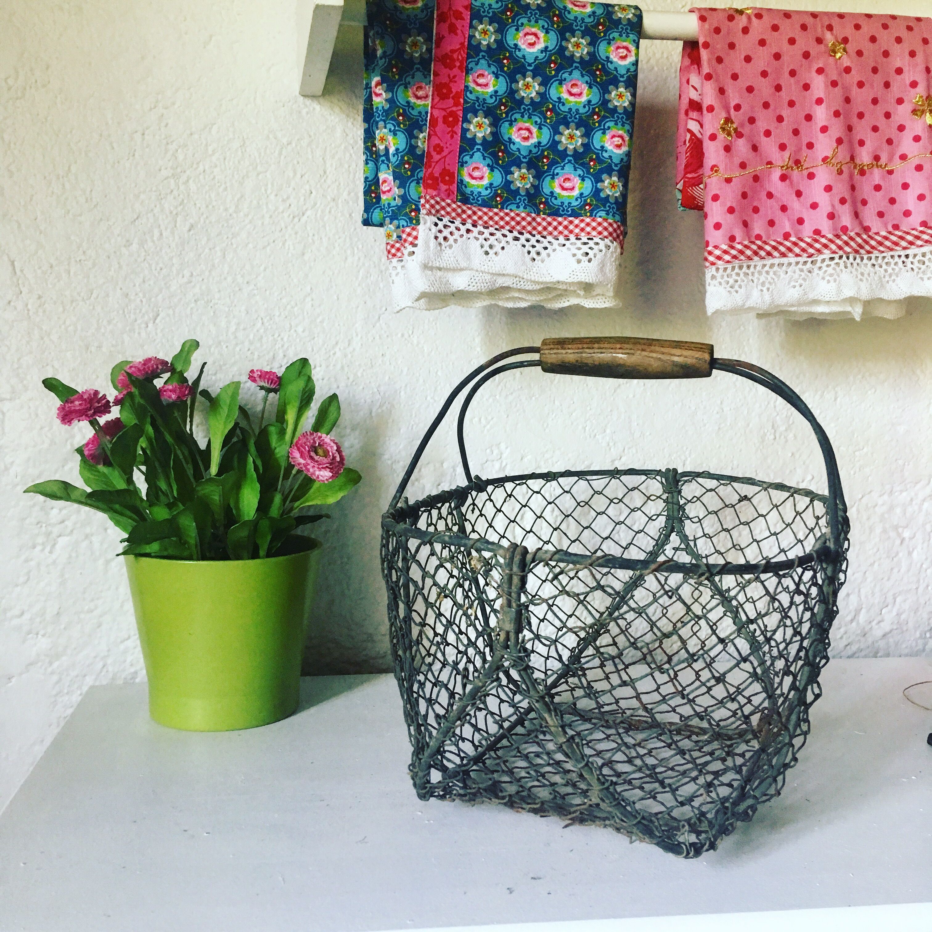 Apple basket made of wire