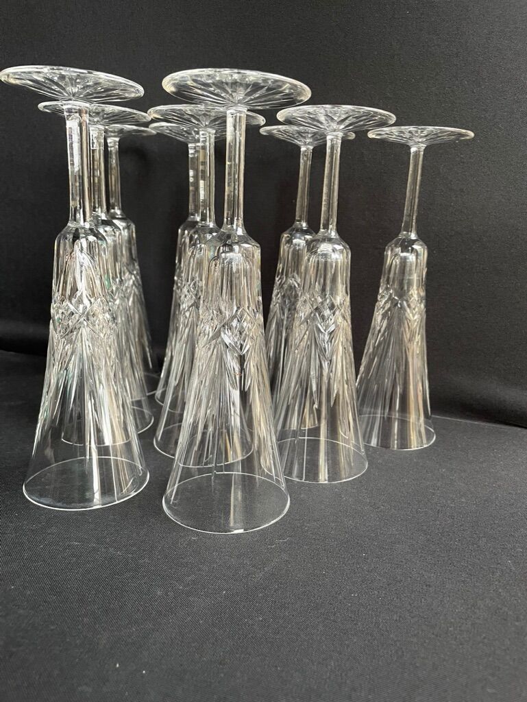 9 champagne flutes – Blown and cut crystal