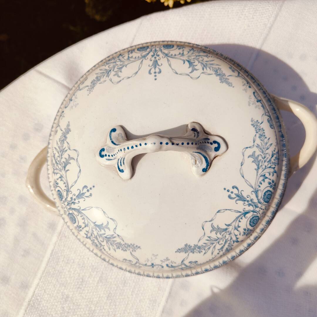 Boch Frères Ruby Vegetable Dish