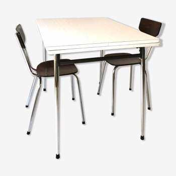 Table extensible et 2 chaises en formica