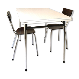 Extendable table and 2 formica chairs