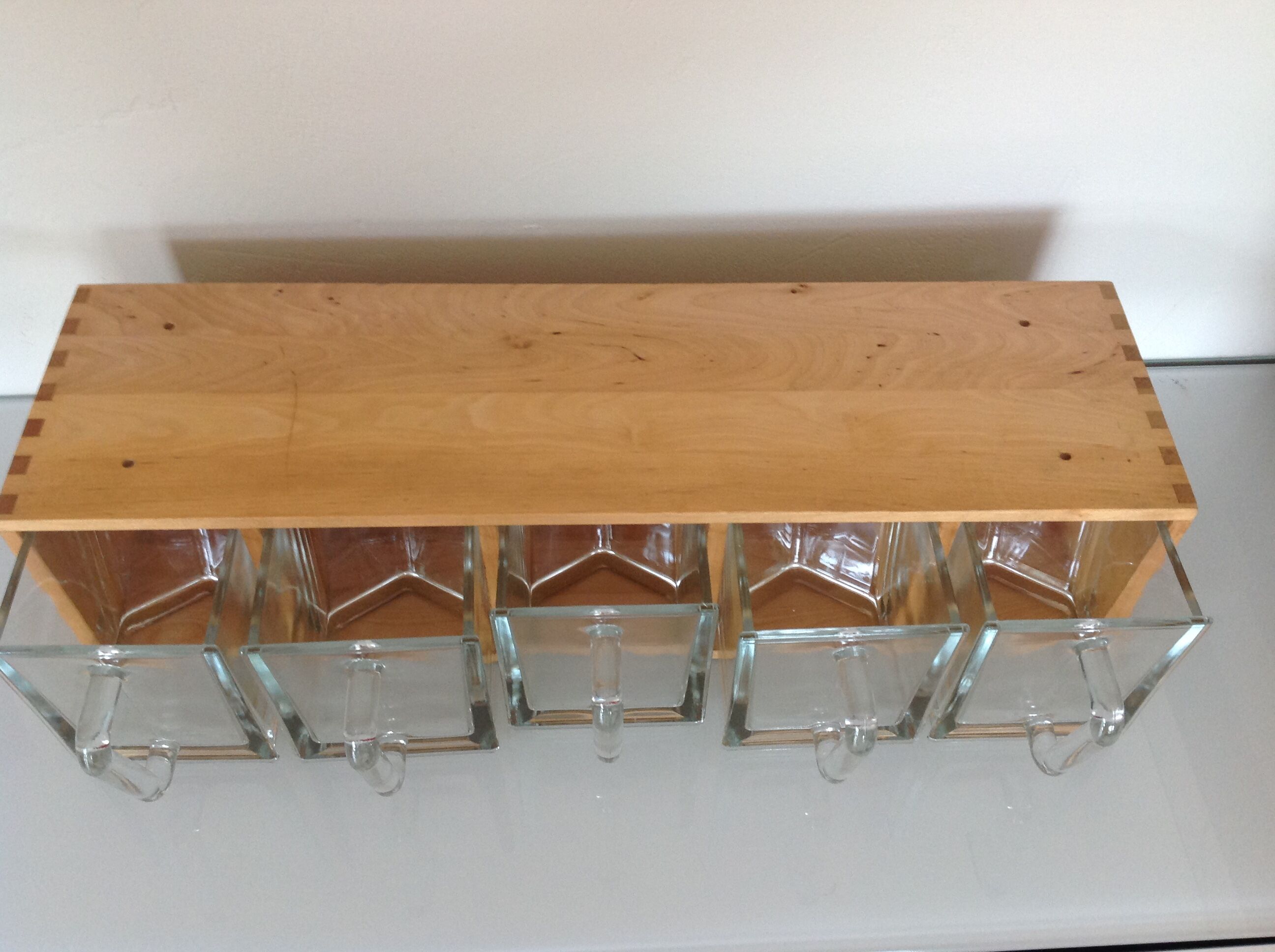 Wall stretch with glass epic drawers