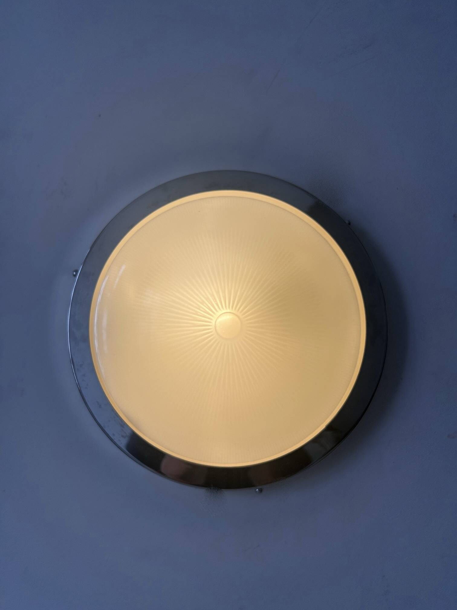 Vintage modernist Perzel wall lamp, chrome and holophane glass, France 1930