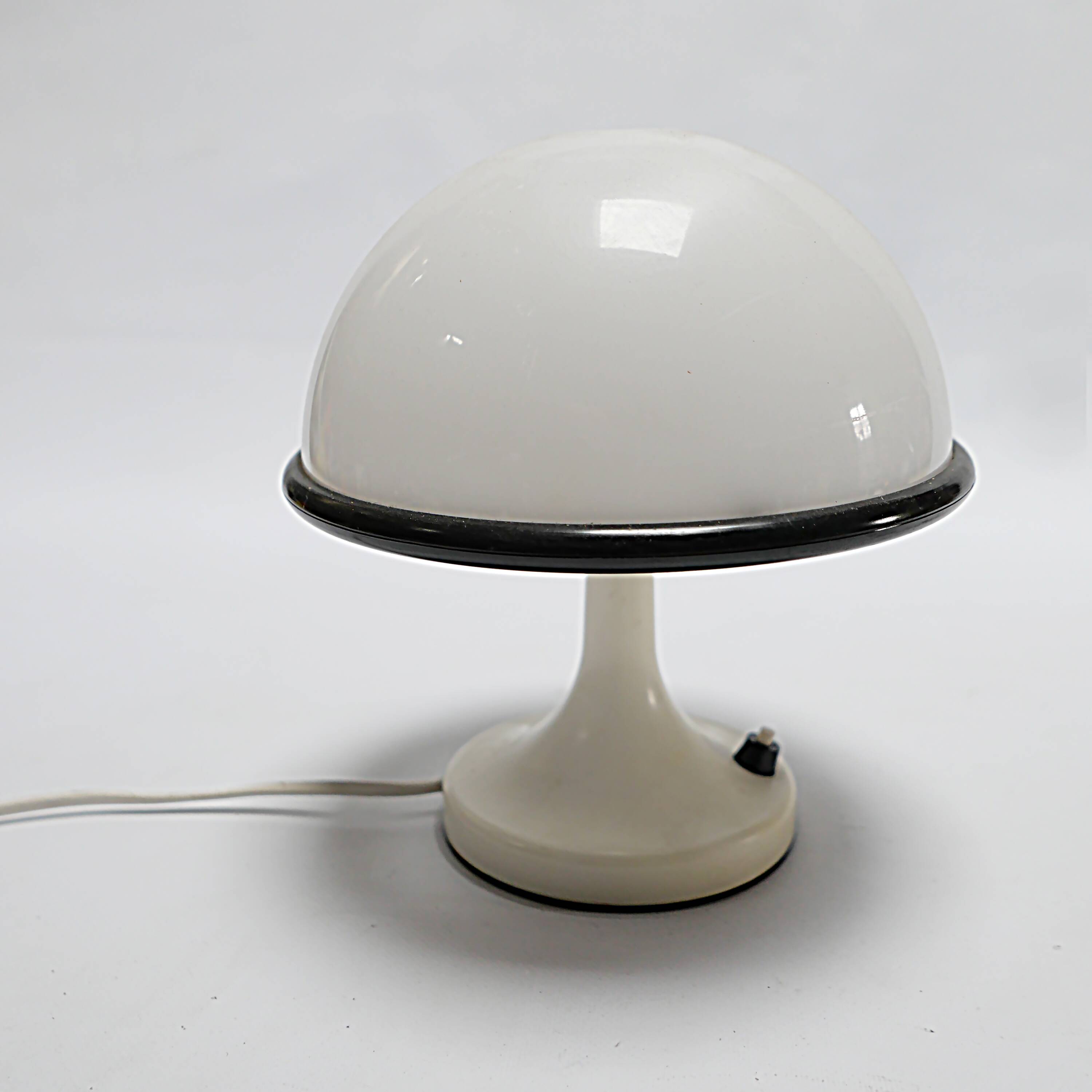 1970s vintage plastic mushroom lamp design