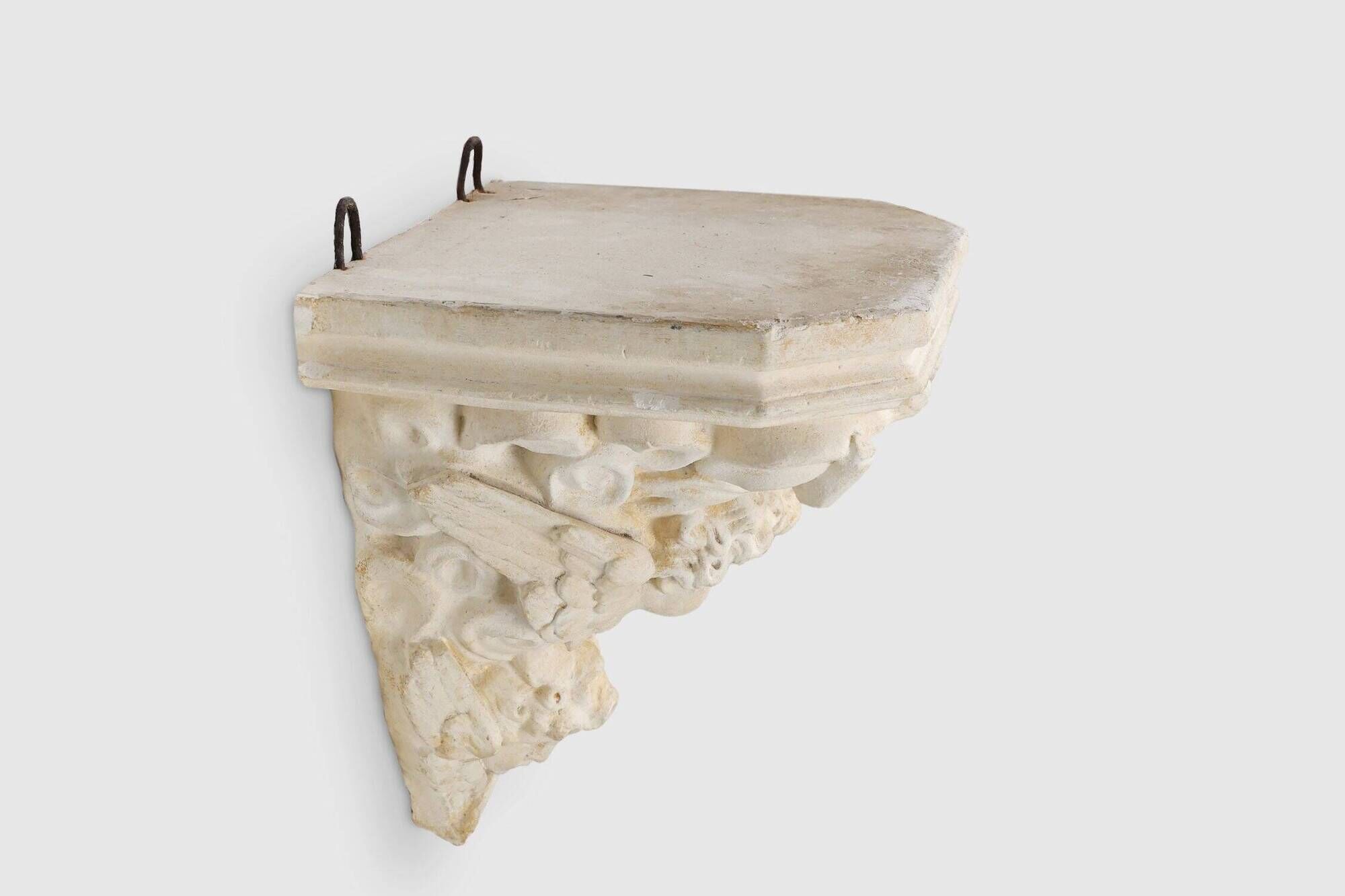 Console murale en plâtre antique avec 3 chérubins, France années 1900