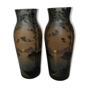 Paire de vases art Nouveau en verre à décor de paysages lacustres