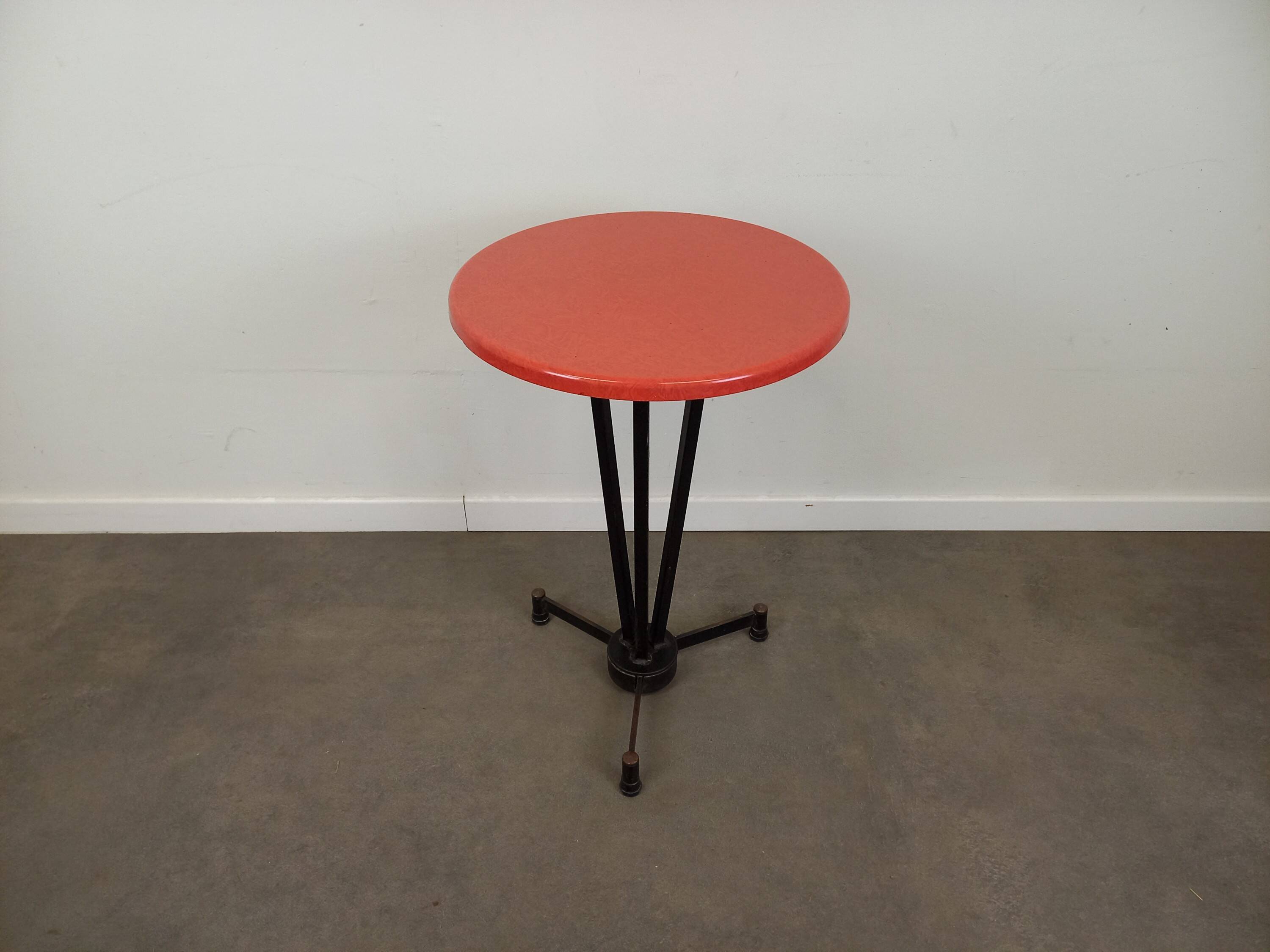 1950s Parisian bistro pedestal table