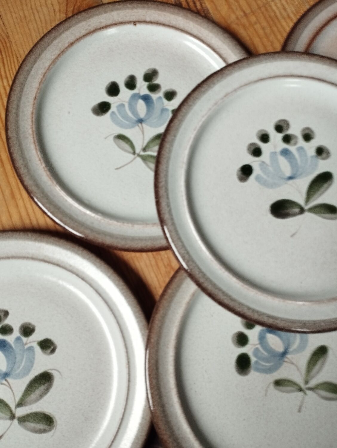 Dessert plates, beige stoneware with blue/gray flowers, by MBFA Pornic, Fanchon model, set of 6