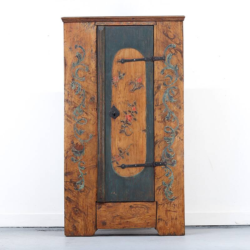 Cabinet de mariée primitif en art populaire peint de ferme antique du XVIIIe siècle