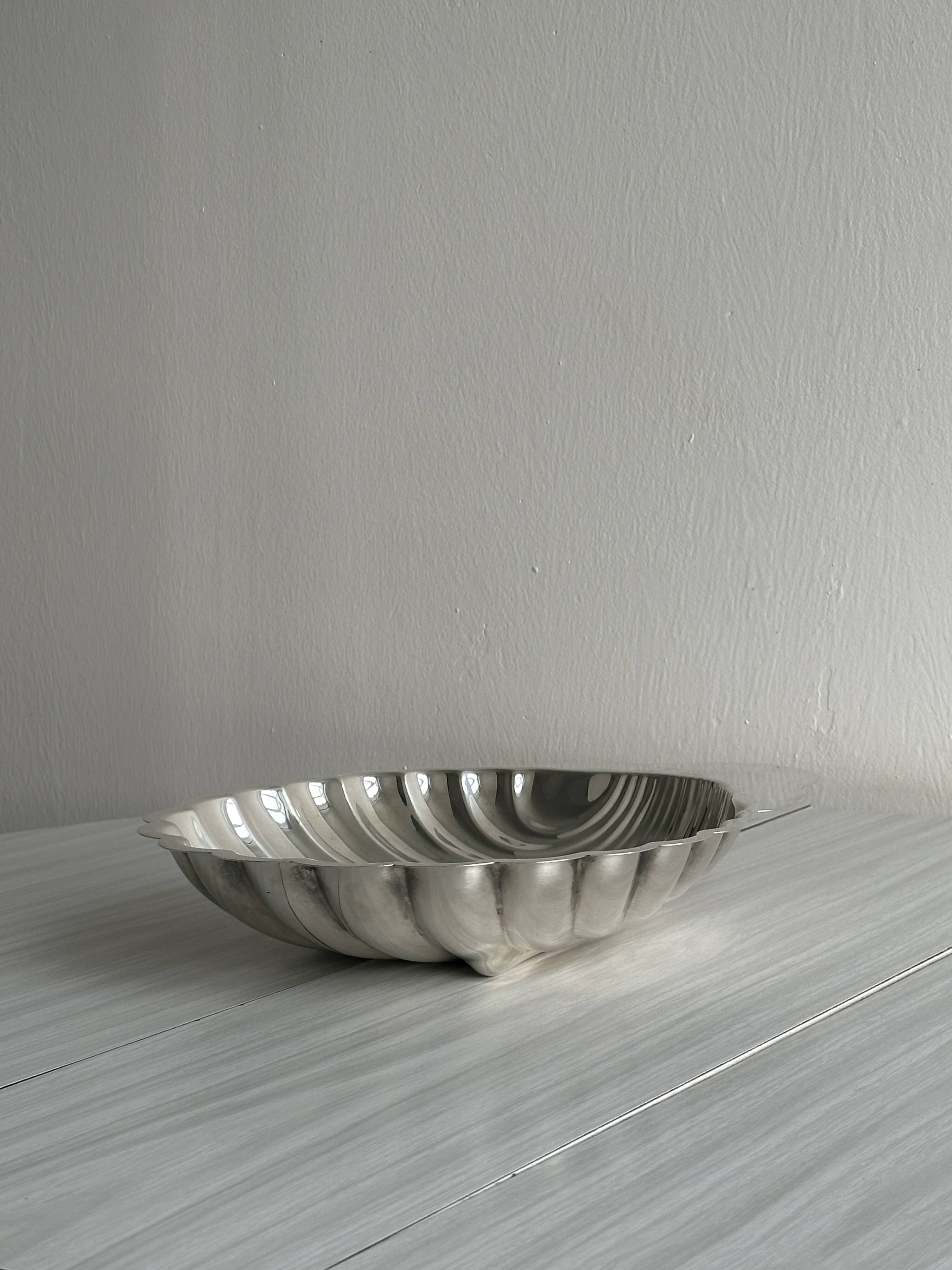 Grand plat coquillage en métal