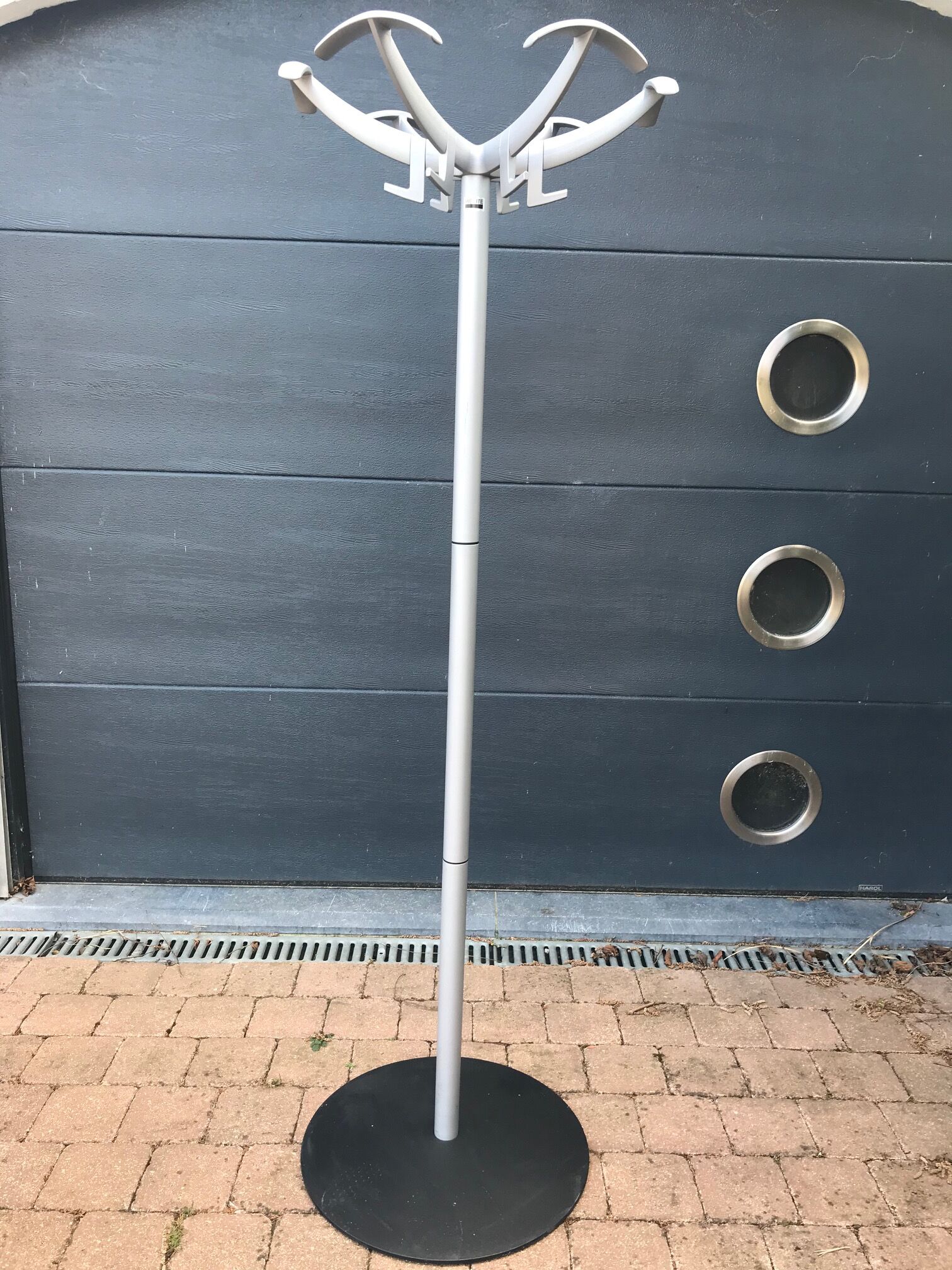 Porte manteau de Roberto Barbieri modele Doppiopetto par Rexite Milano Italie