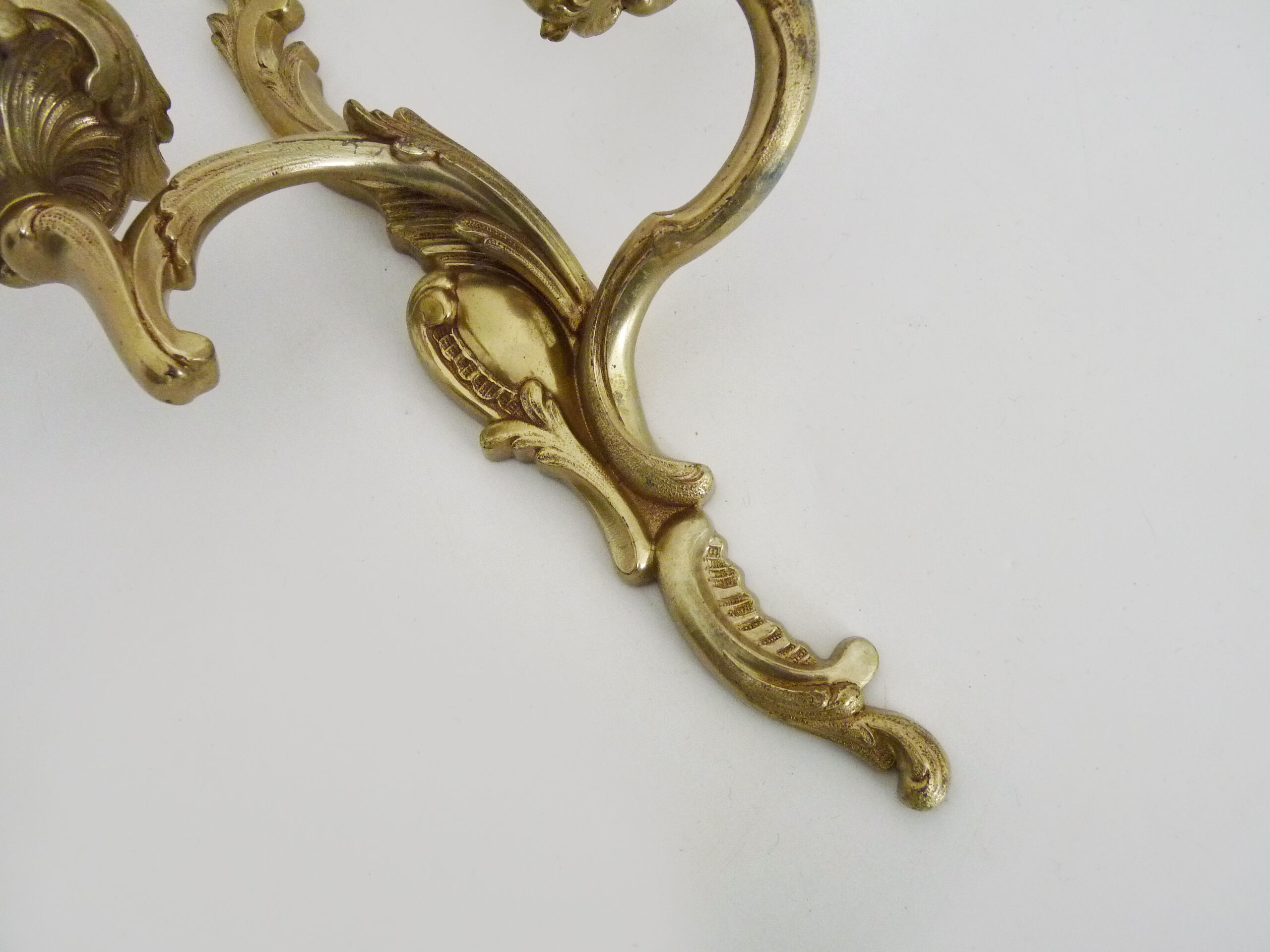Antique double wall sconce in bronze, acanthus leaf design.