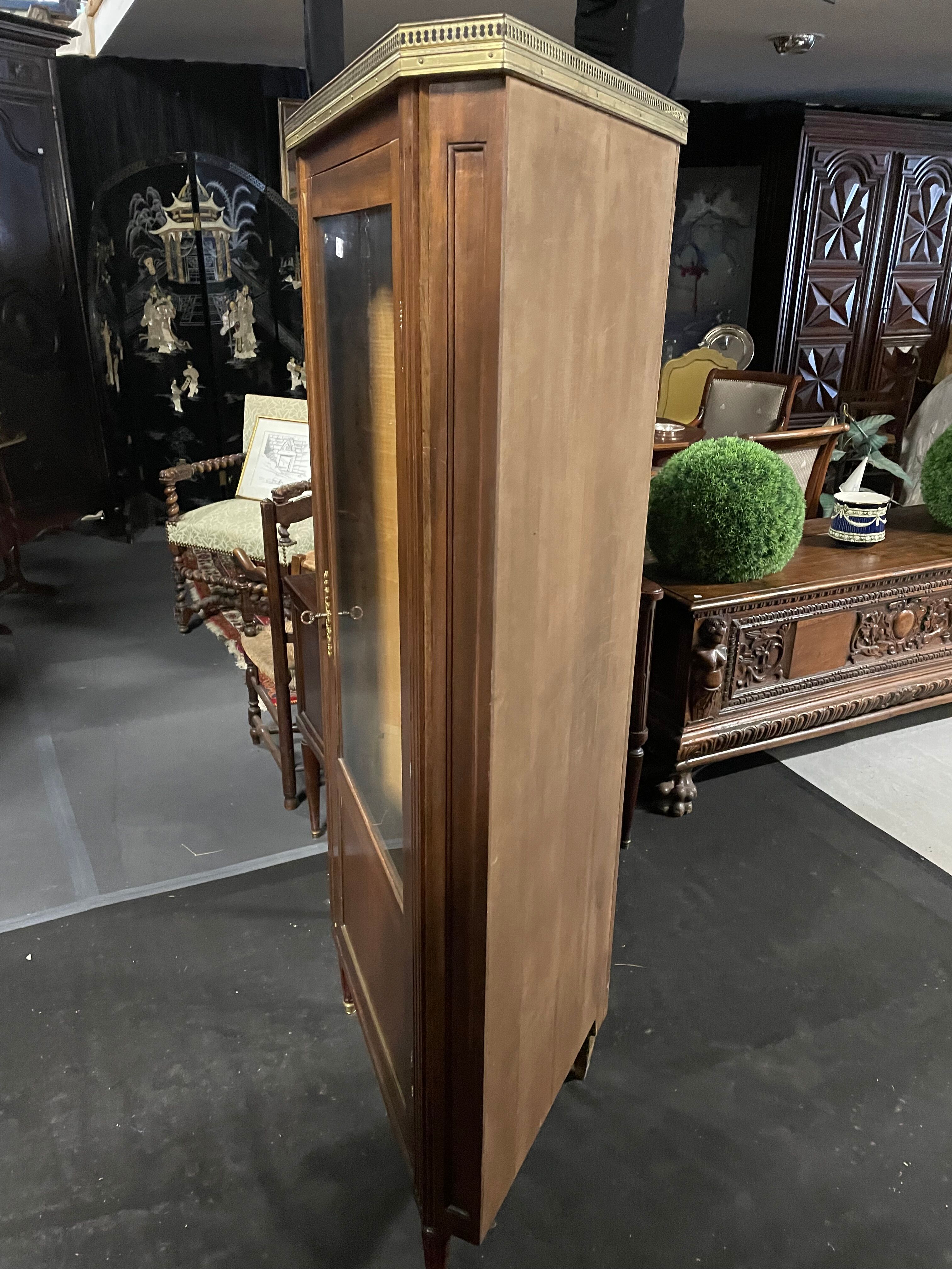 Vitrine encoignure Louis XVI