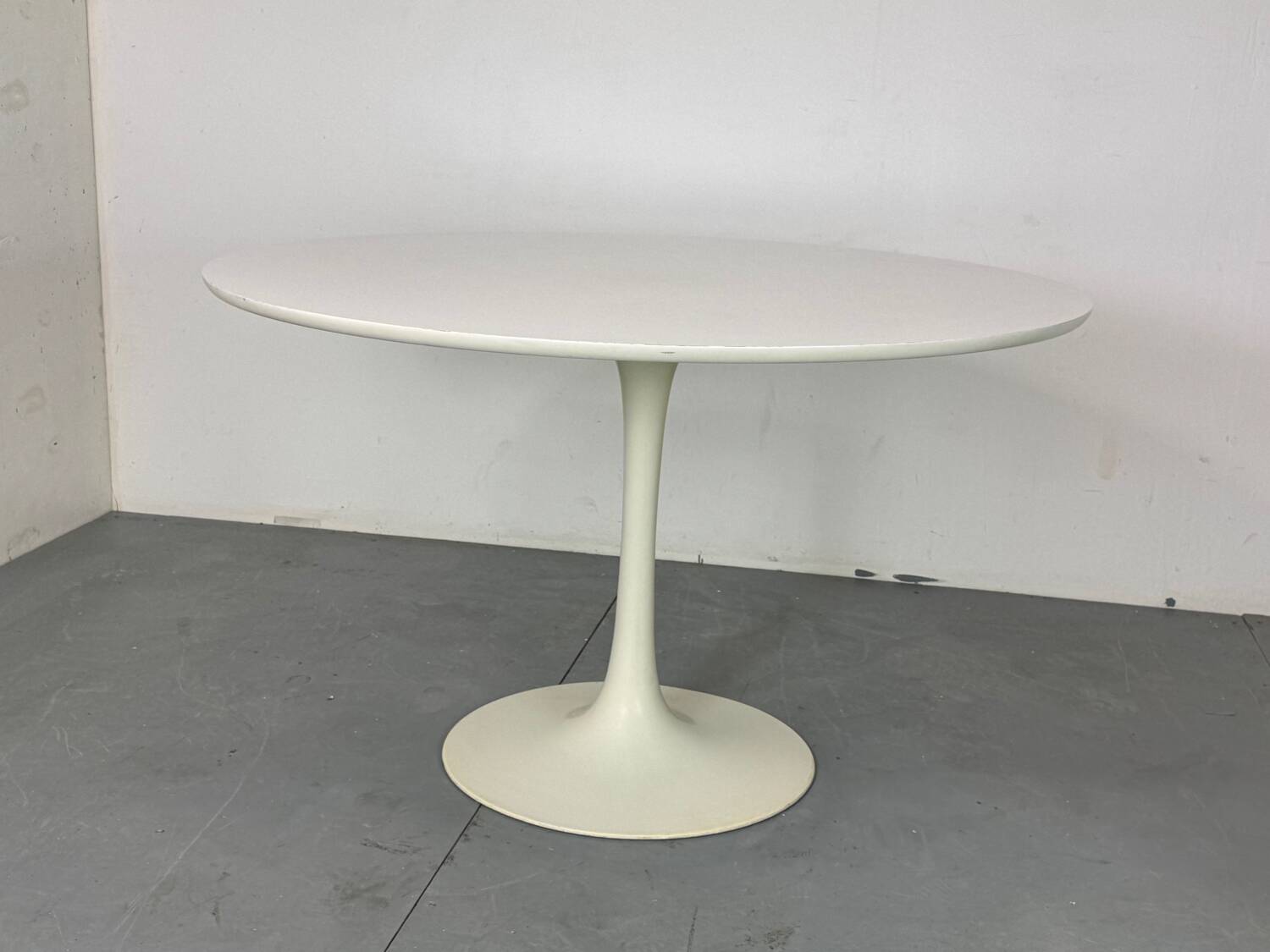 Table à manger tulipe blanche de style Space Age du milieu du siècle par Arkana, années 1960