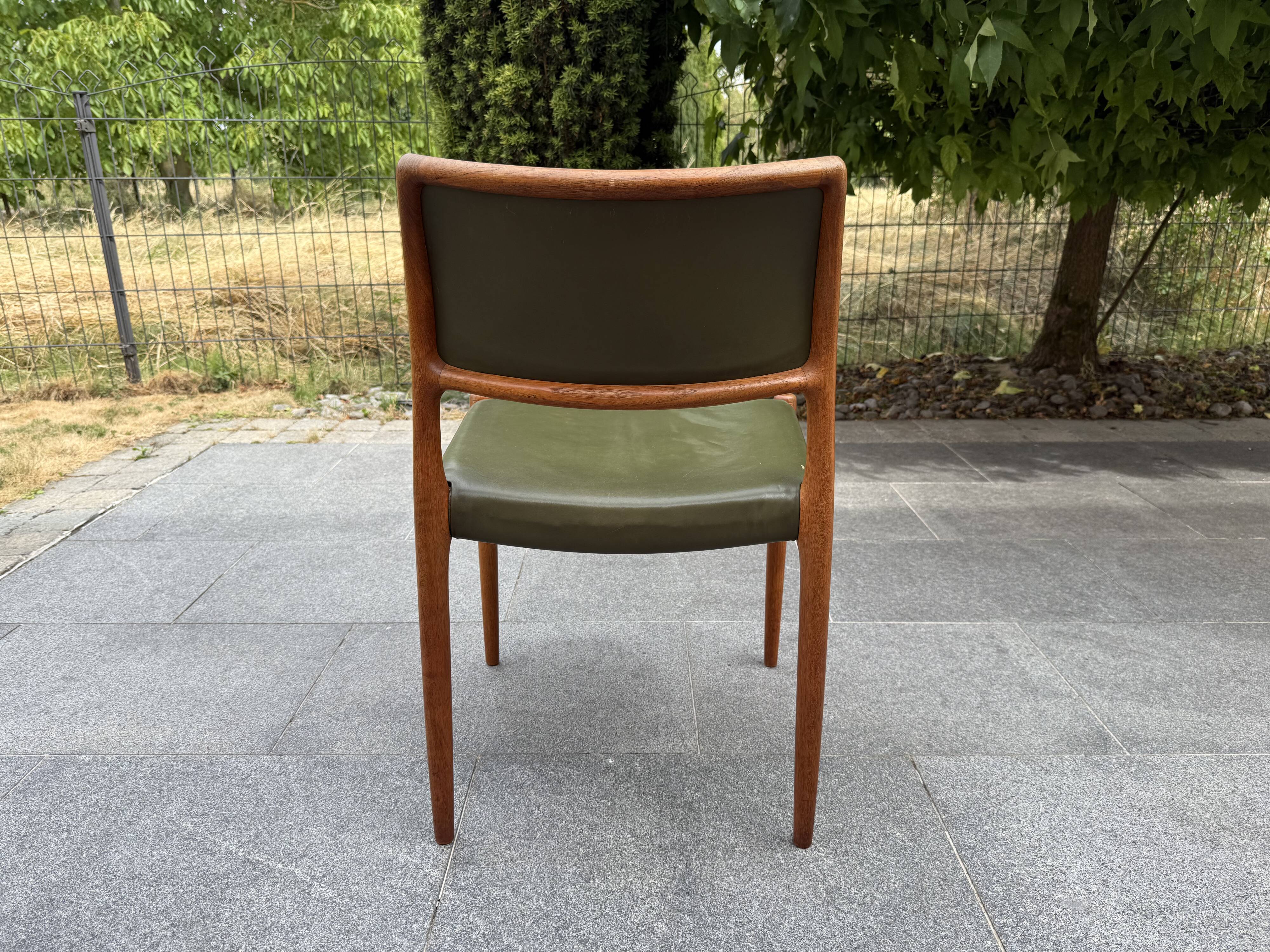 Lot de 6 chaises scandinave J.L. Møller Model 80 années 1960