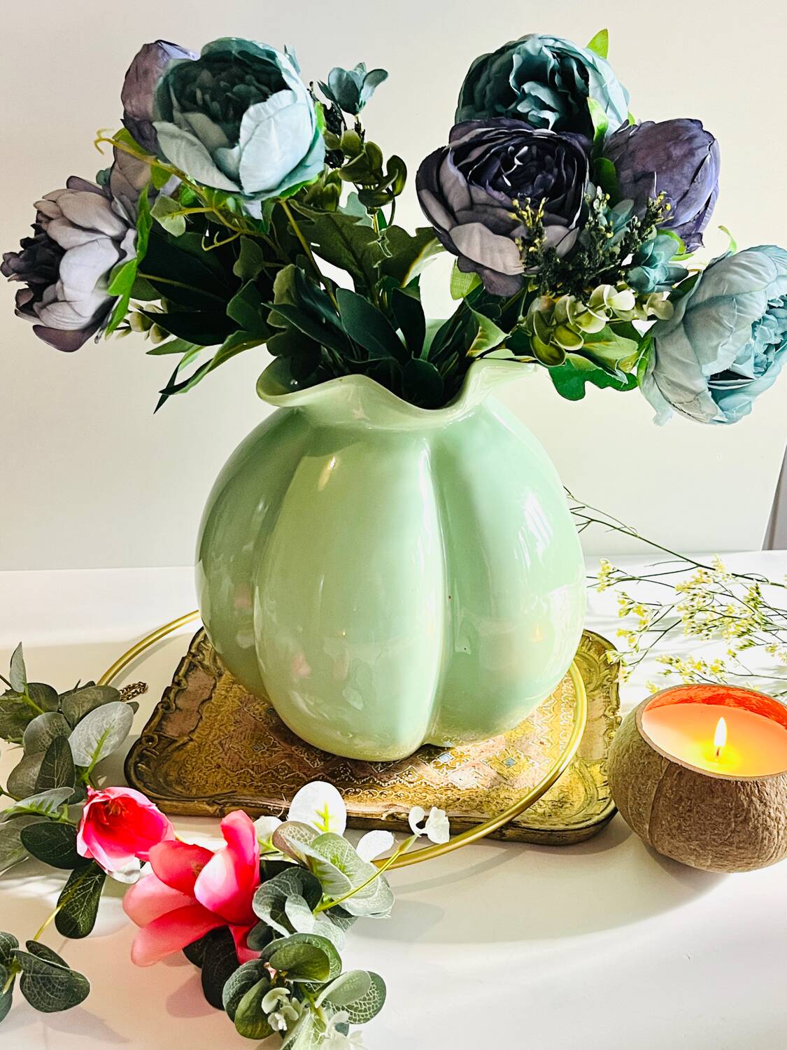 Vintage turquoise flower shaped vase.