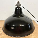 Suspension industrielle en émail noir avec dessus en fonte, années 1950