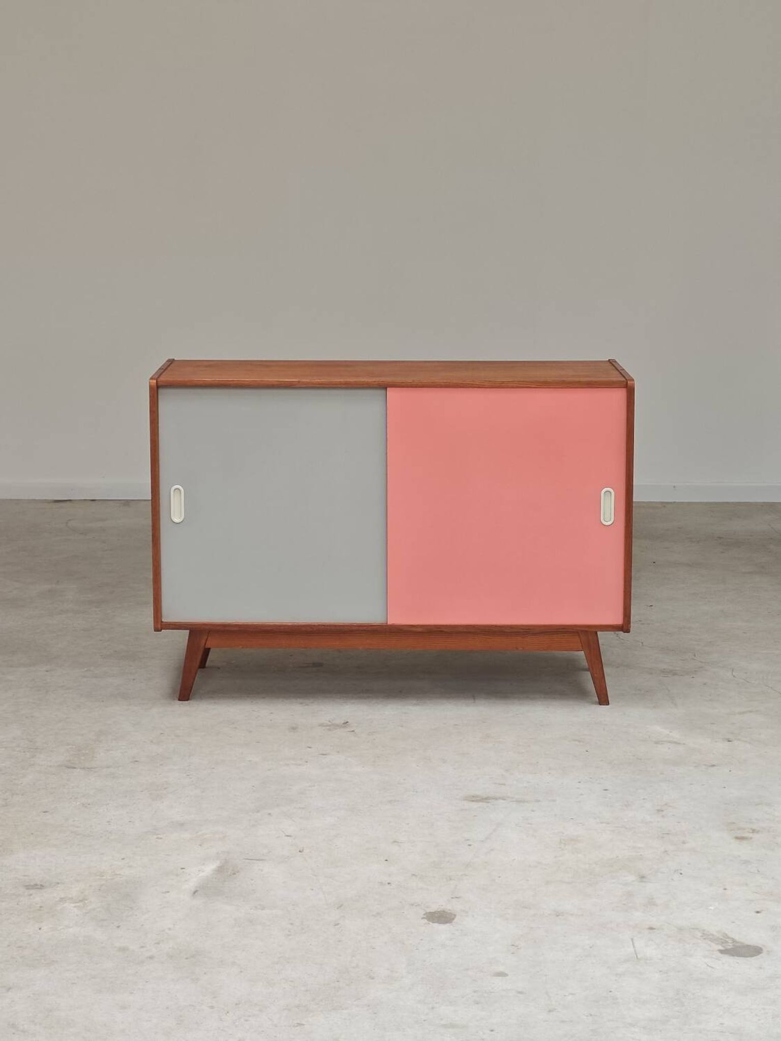 U-452 pink sideboard by Jiri Jiroutek for Interier Praha 1960