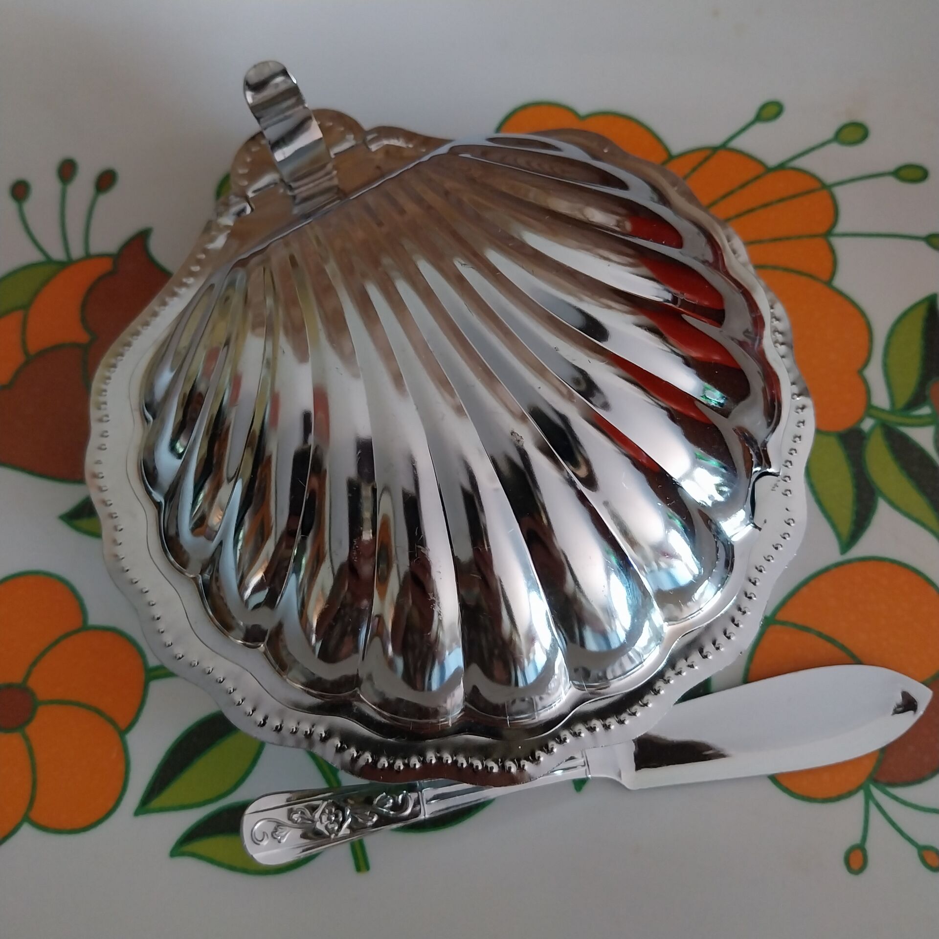 Vintage scallop shell butter dish