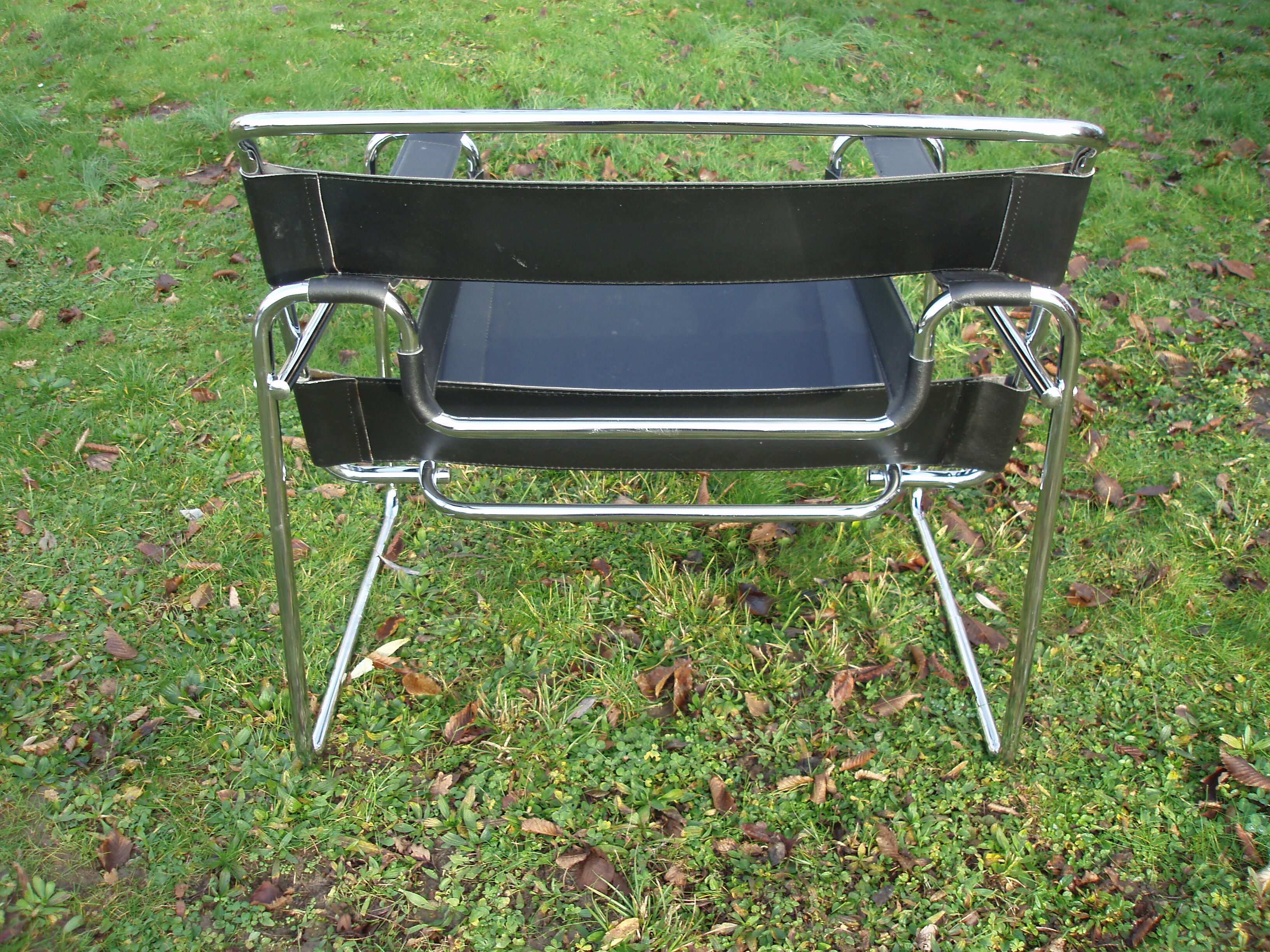 Wassilly chair in black and chrome leather byMarcel Breuer