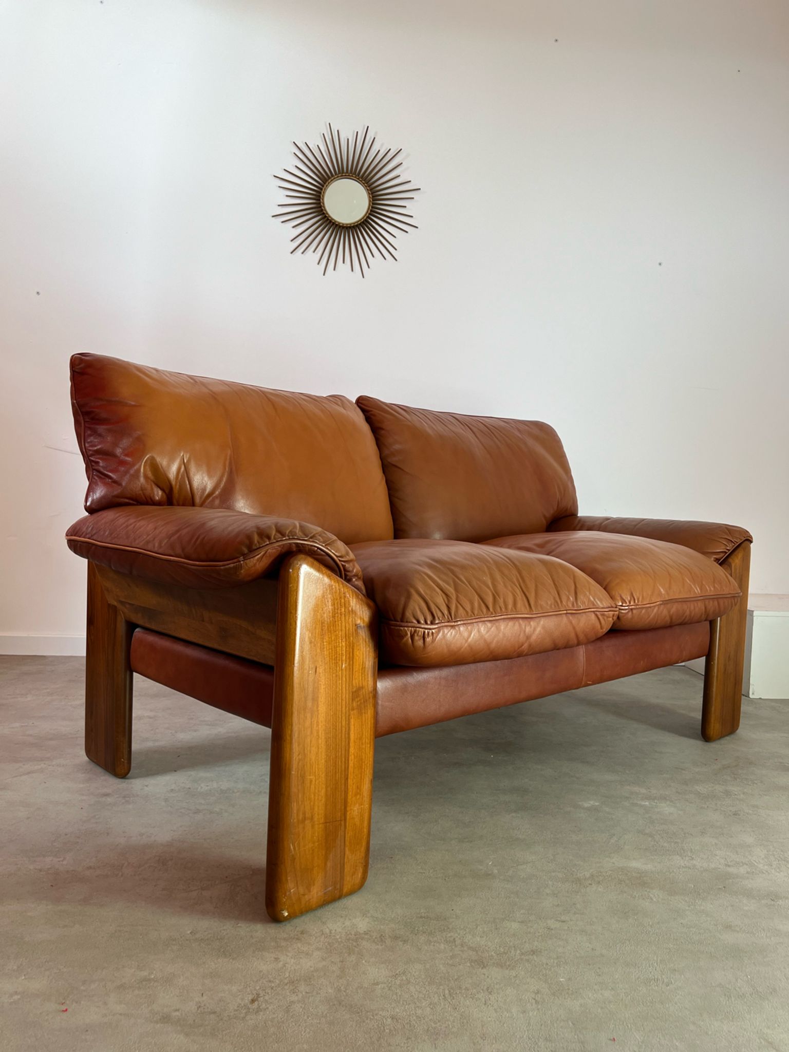 Old 2-seater leather and walnut sofa design 70s Mobil Girgi Mario Marenco vintage Italy