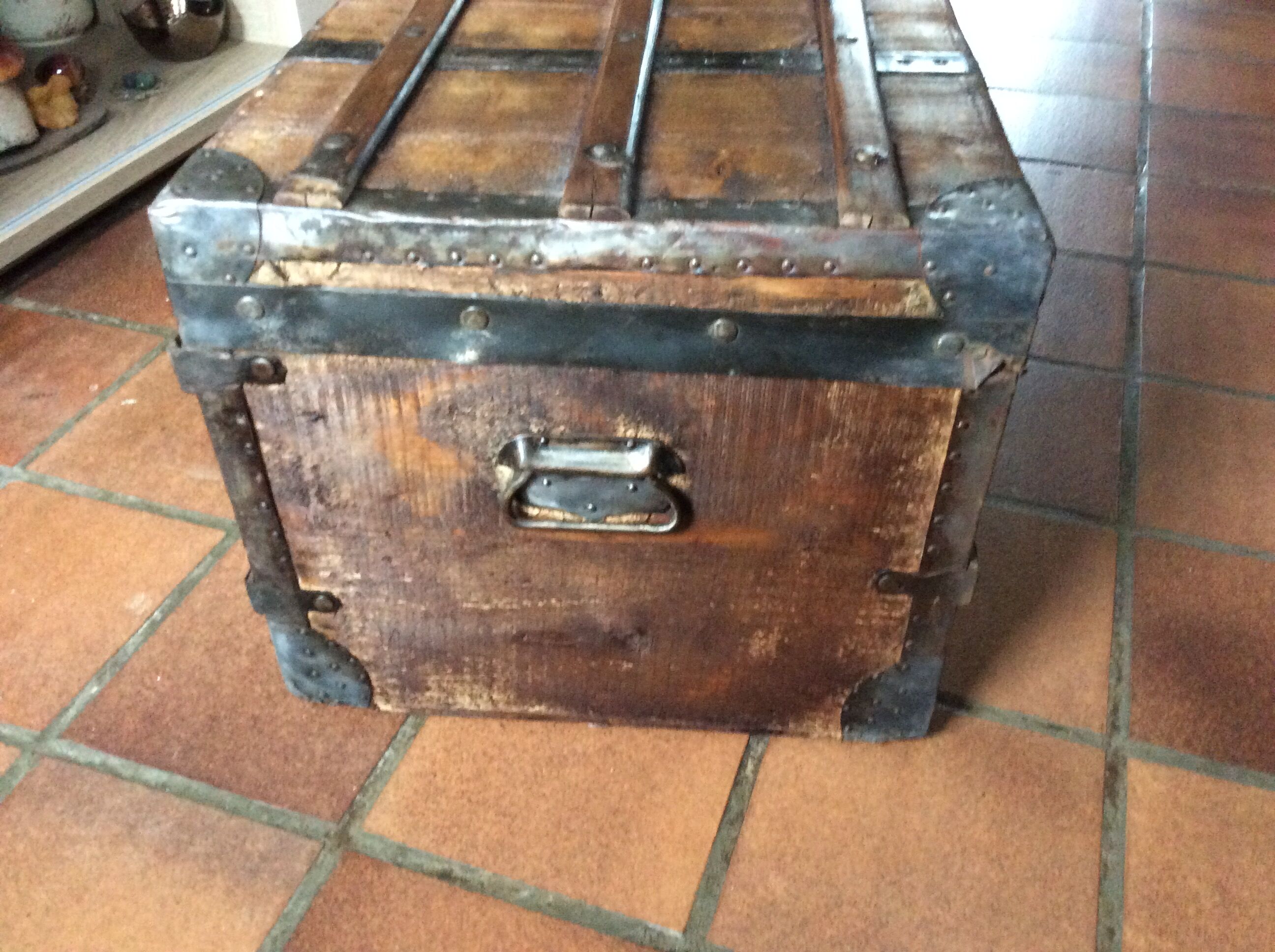 Travel trunk end 19 th century entirely renovated
