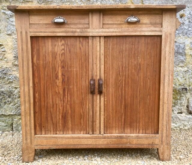 Small Parisian buffet sliding doors