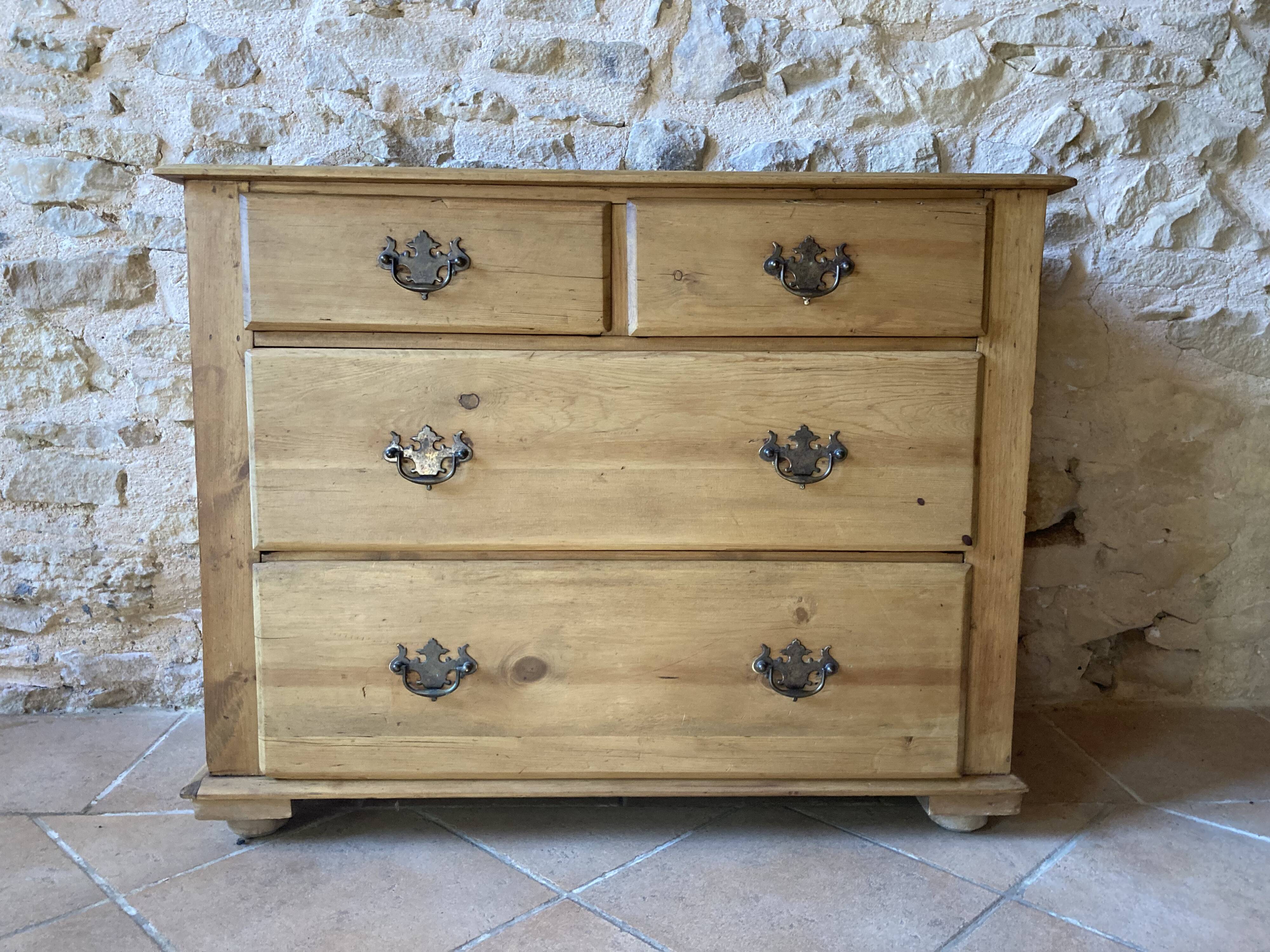 Old 4-drawer chest of drawers in solid pine