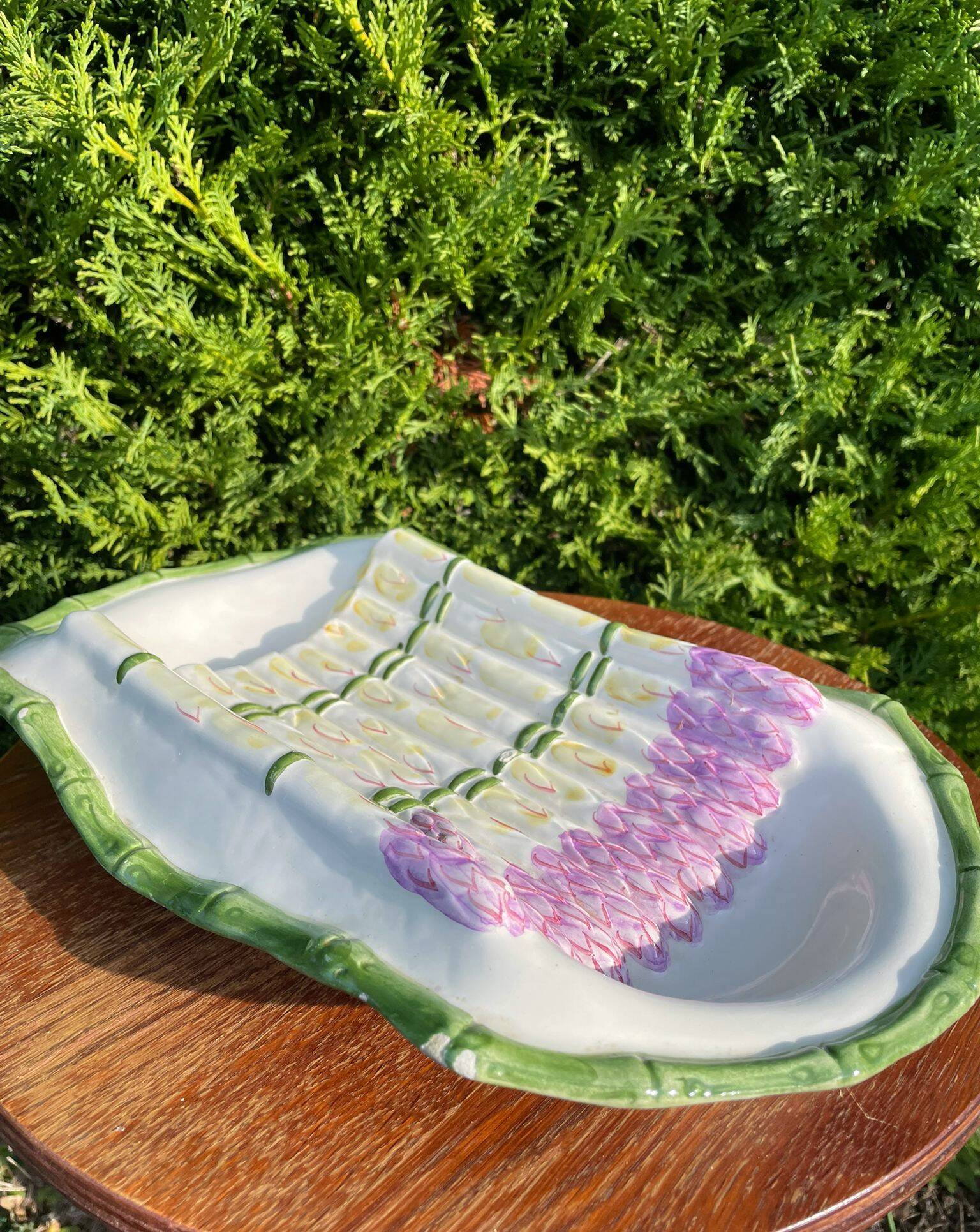 Plate of asparagus with a sauce.