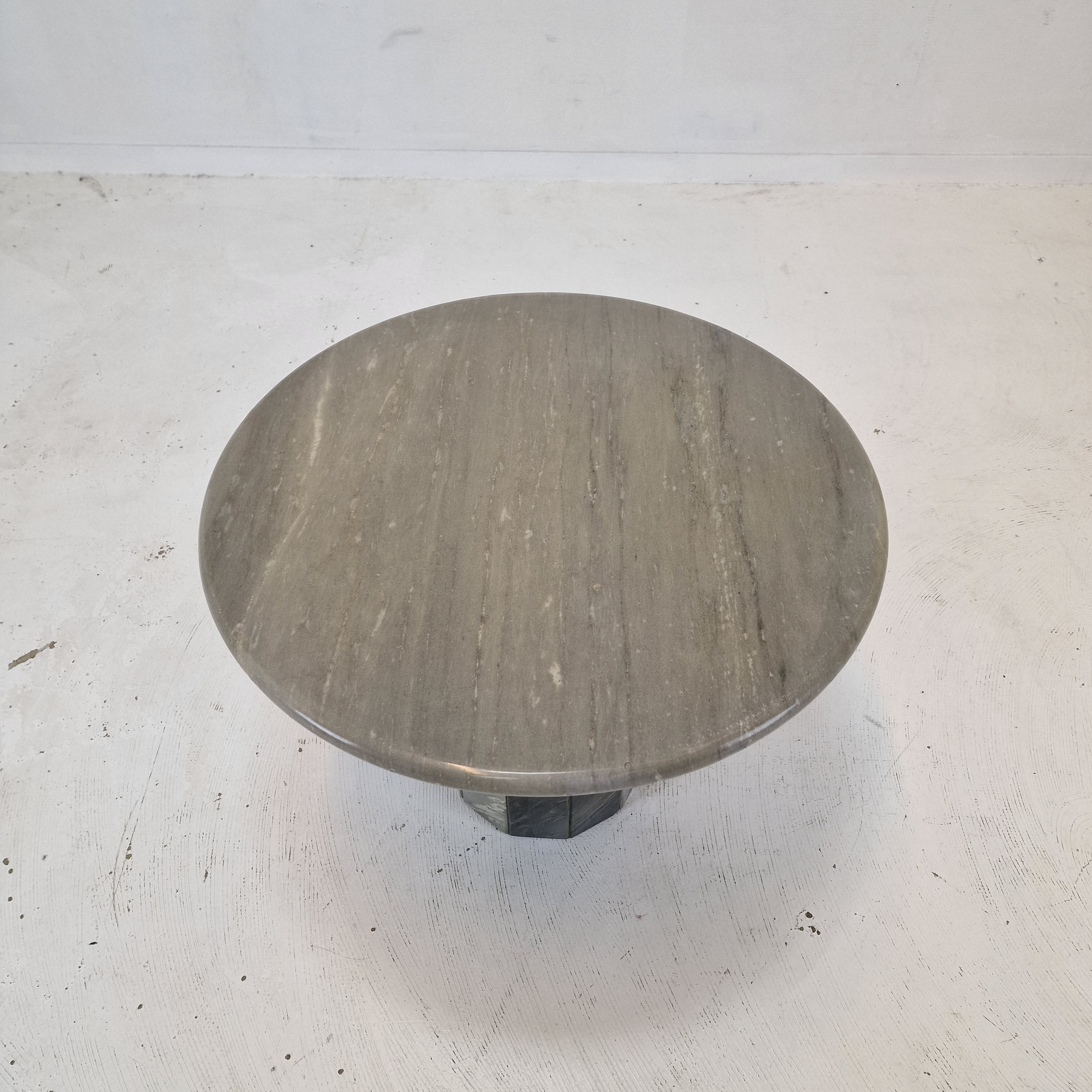 Round italian marble coffee or side table, 1980's
