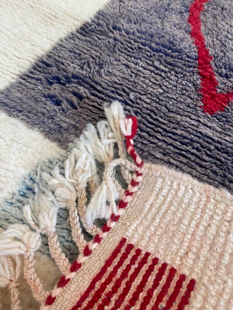 Tapis azilal Tissé main traditionnelle taille de 150 x 250 cm