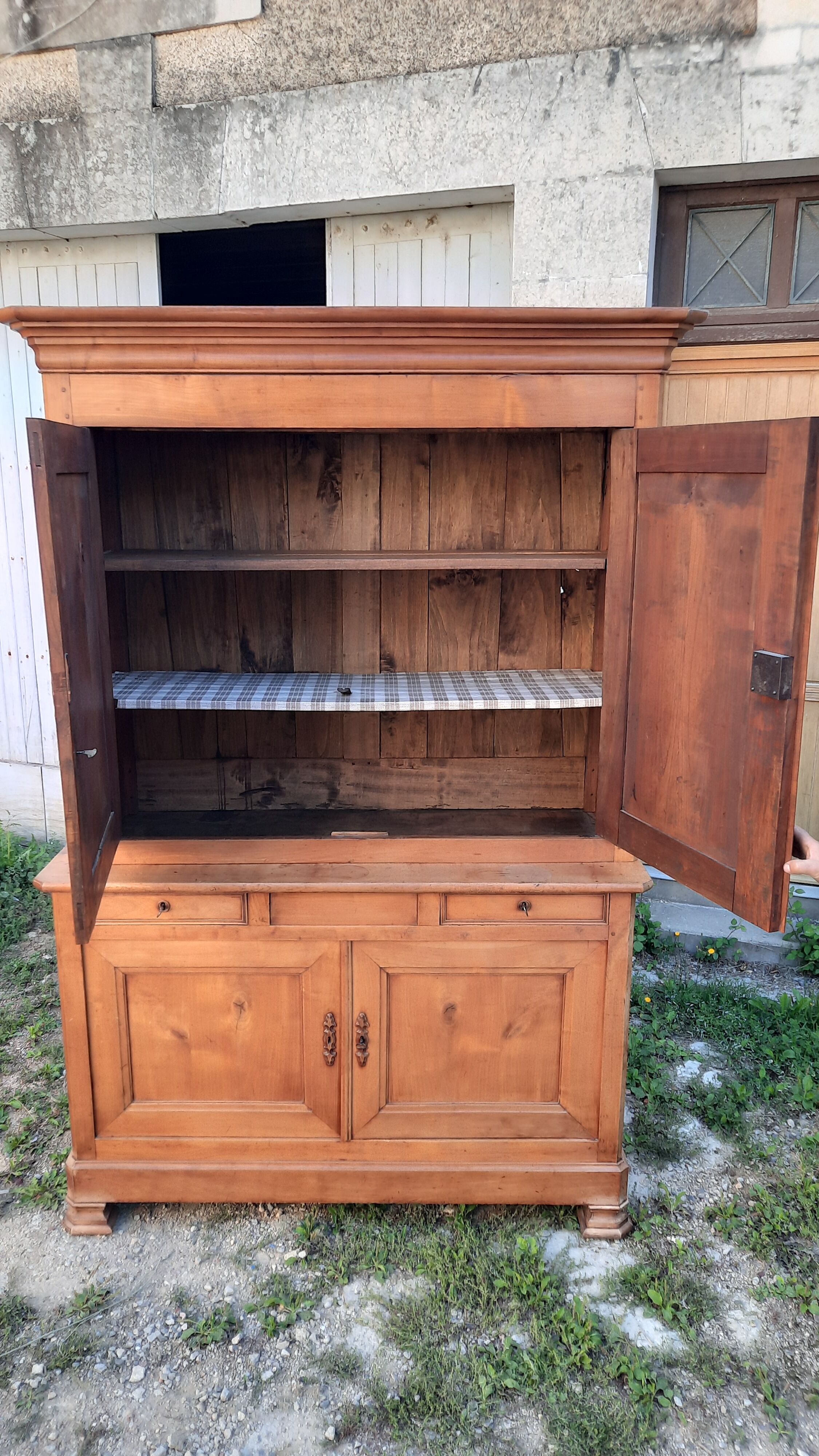 Louis Philippe dresser