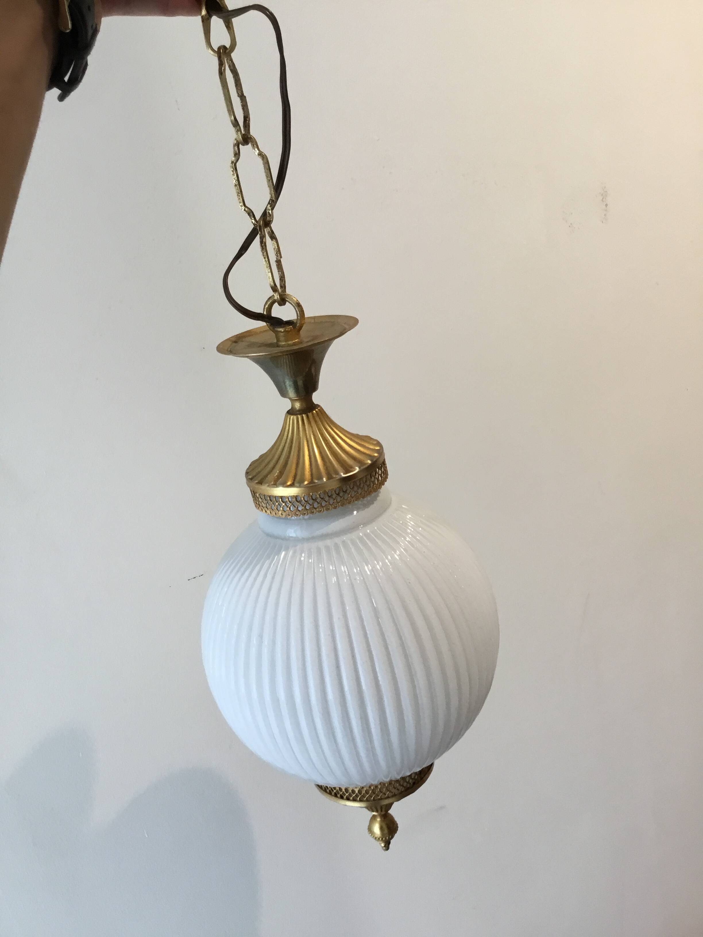 Suspension globe opal glass and brass