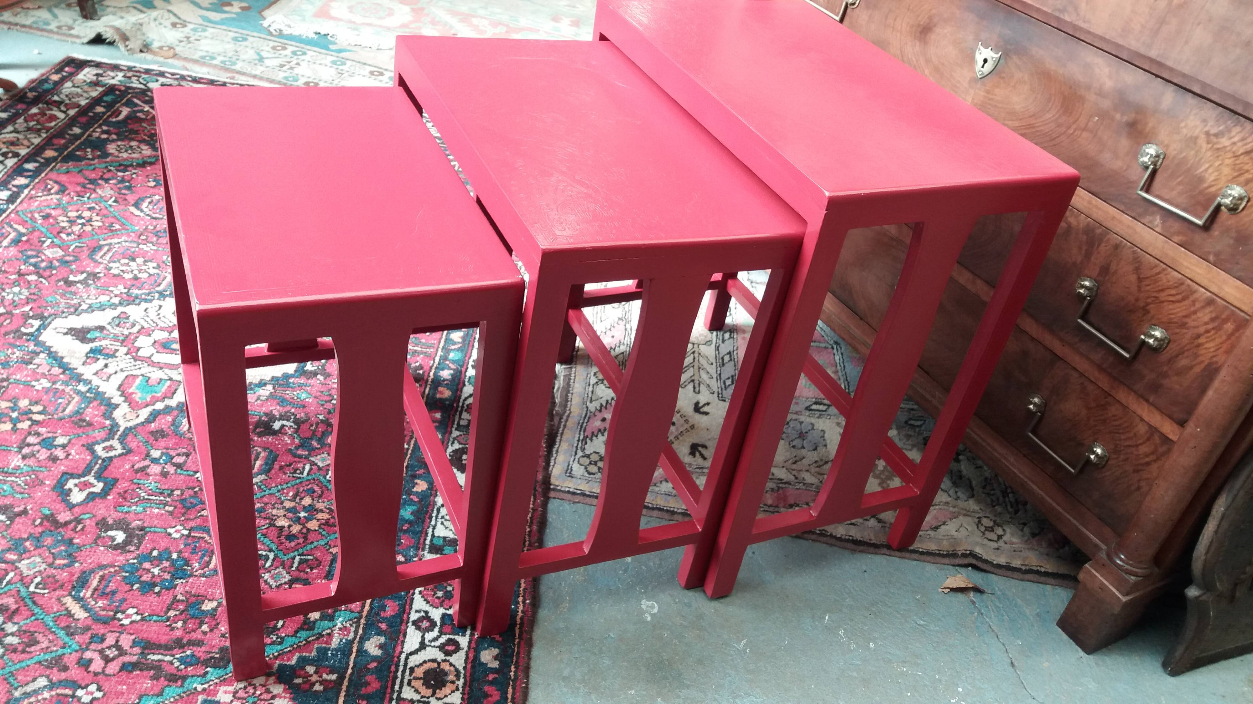 Lot de 3 tables gigognes d'esprit chinoise