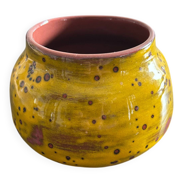 Vase en terre cuite jaune