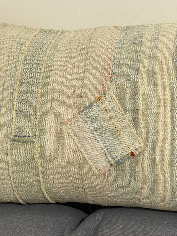 Coussin en toile ancienne style Kilim