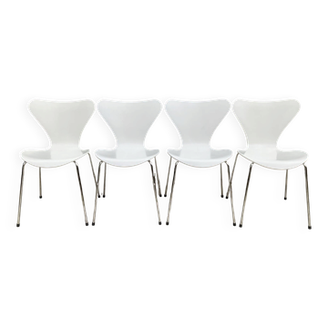 Set of 4 3107 chairs by Arne Jacobsen for Fritz Hansen
