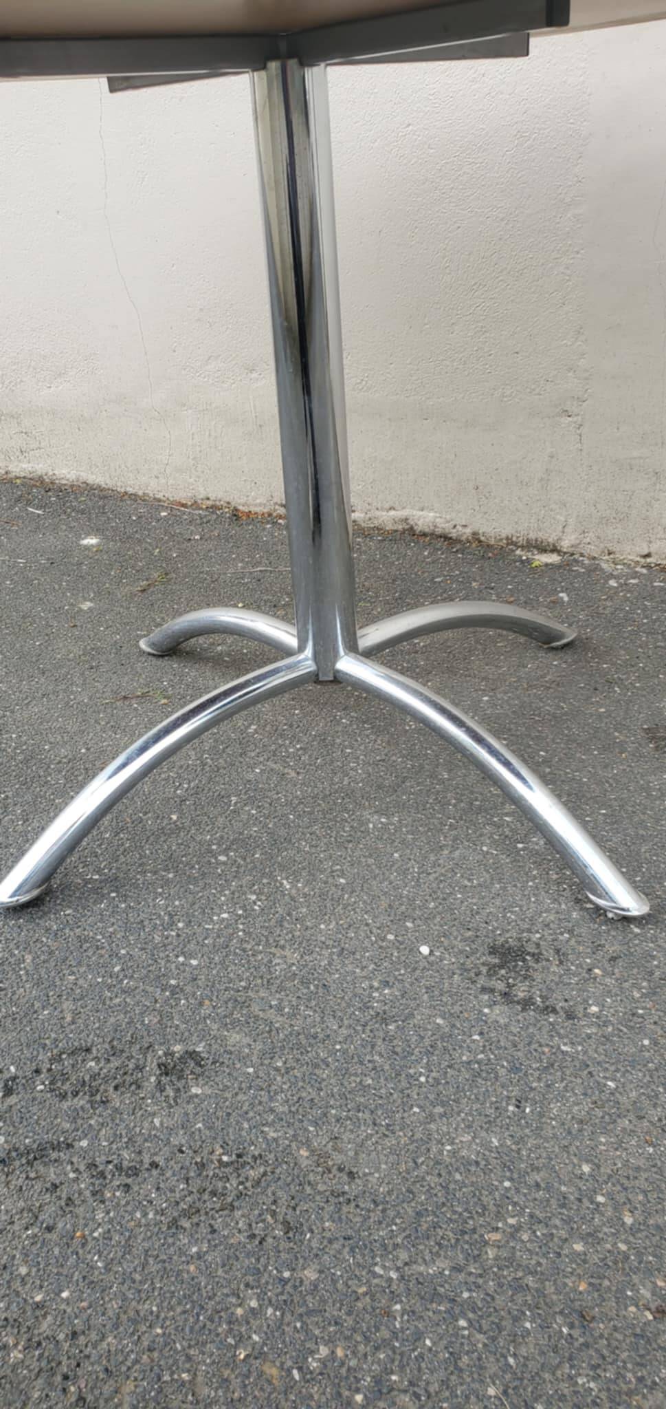 Round table in white melamine and chrome metal, 1970s-1980s