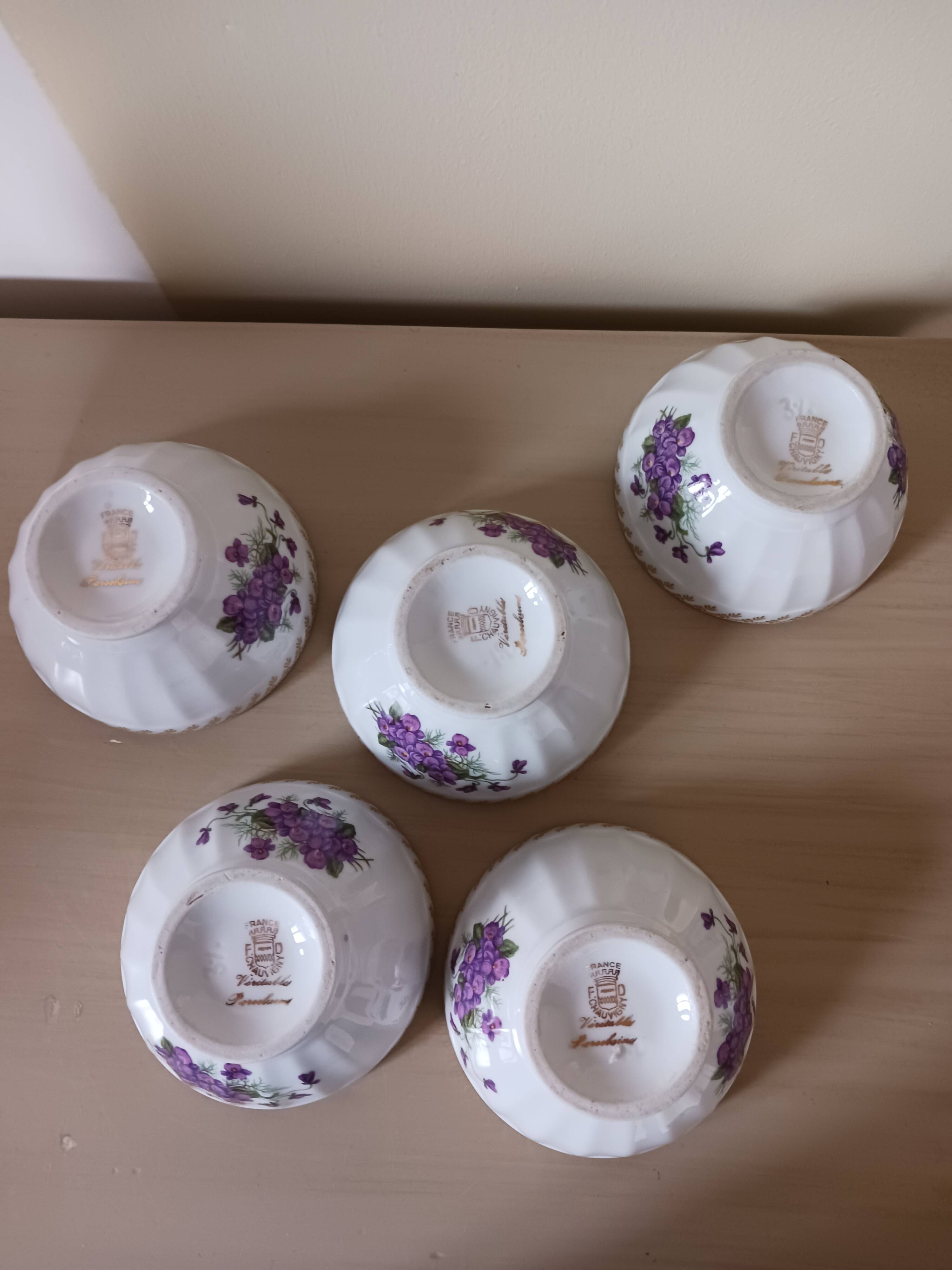 Bols anciens en porcelaine .