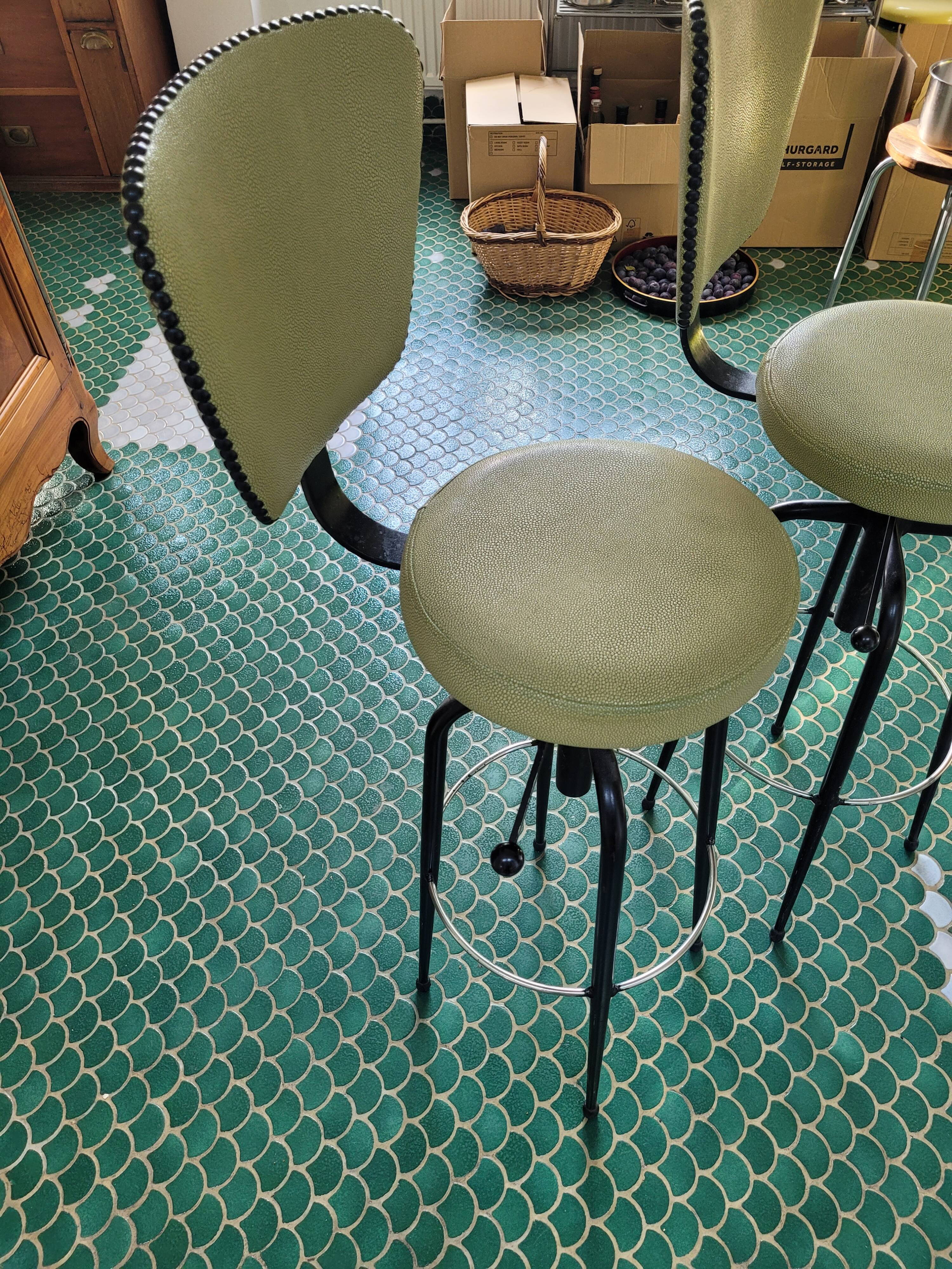 Deux chaises de bar années soixante