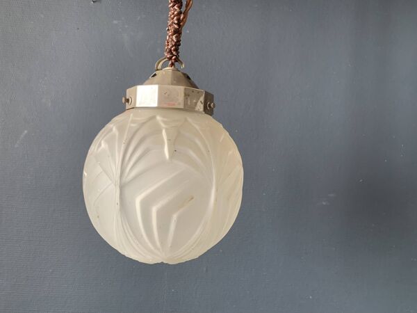 Suspension globe en verre moulé Art Déco, 1930