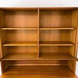 Buffet en teck avec portes en verre par Brouer Møbler, années 1960.