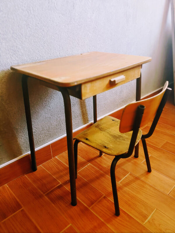 Office mullca and chair