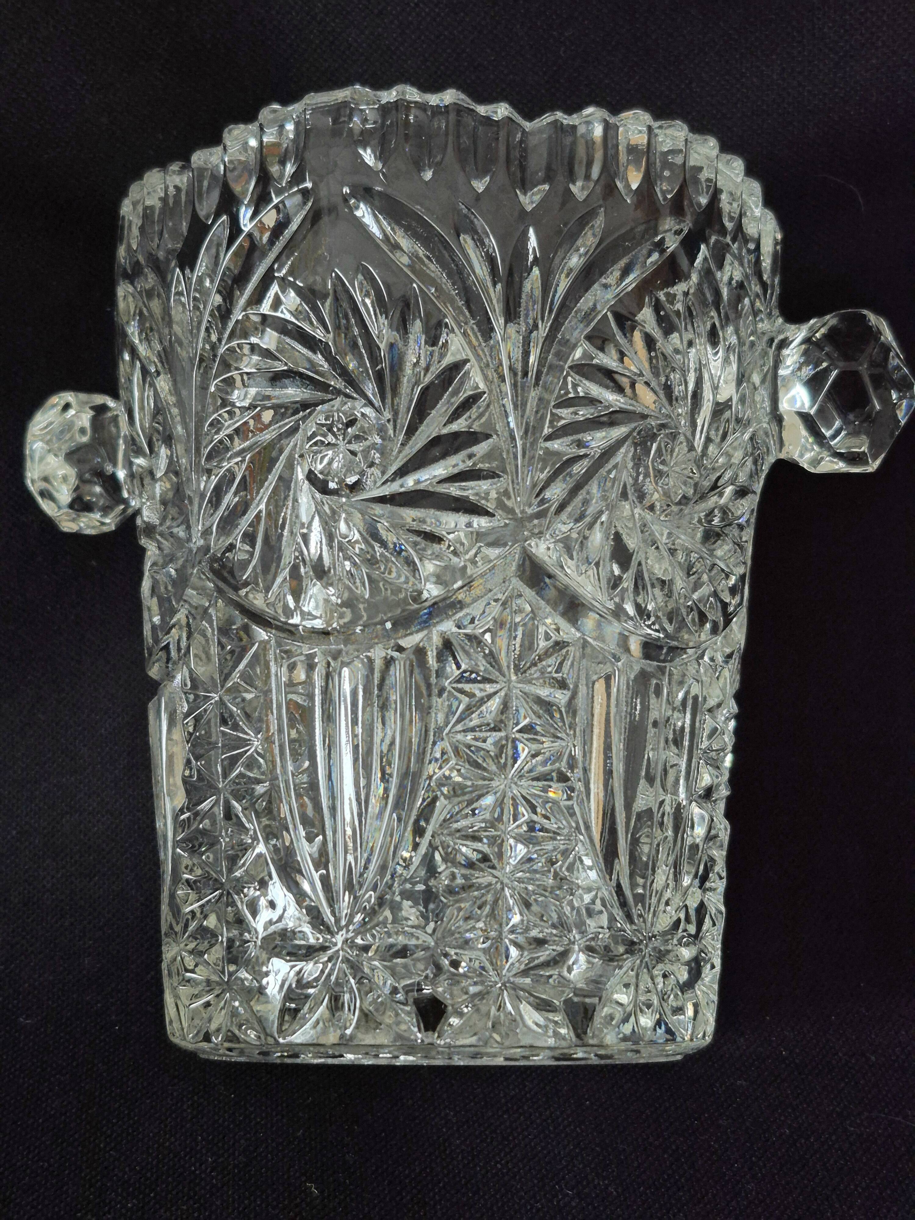 Seau à glace en verre moulé et taillé, A322